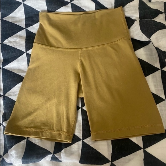 Aritzia TNA Butter Atmosphere Hi-Rise 7" Short - Picture 4 of 6